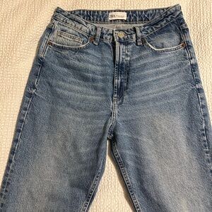 ZARA HIGH WAISTED MOM FIT JEANS 8